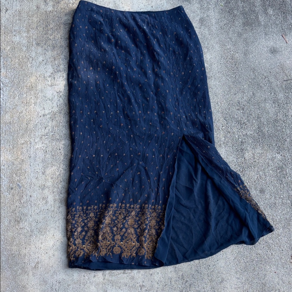 Elegant Fied Manner silk maxi skirt size 10 Navy Blue Skirt wi Gold Accents Y2K